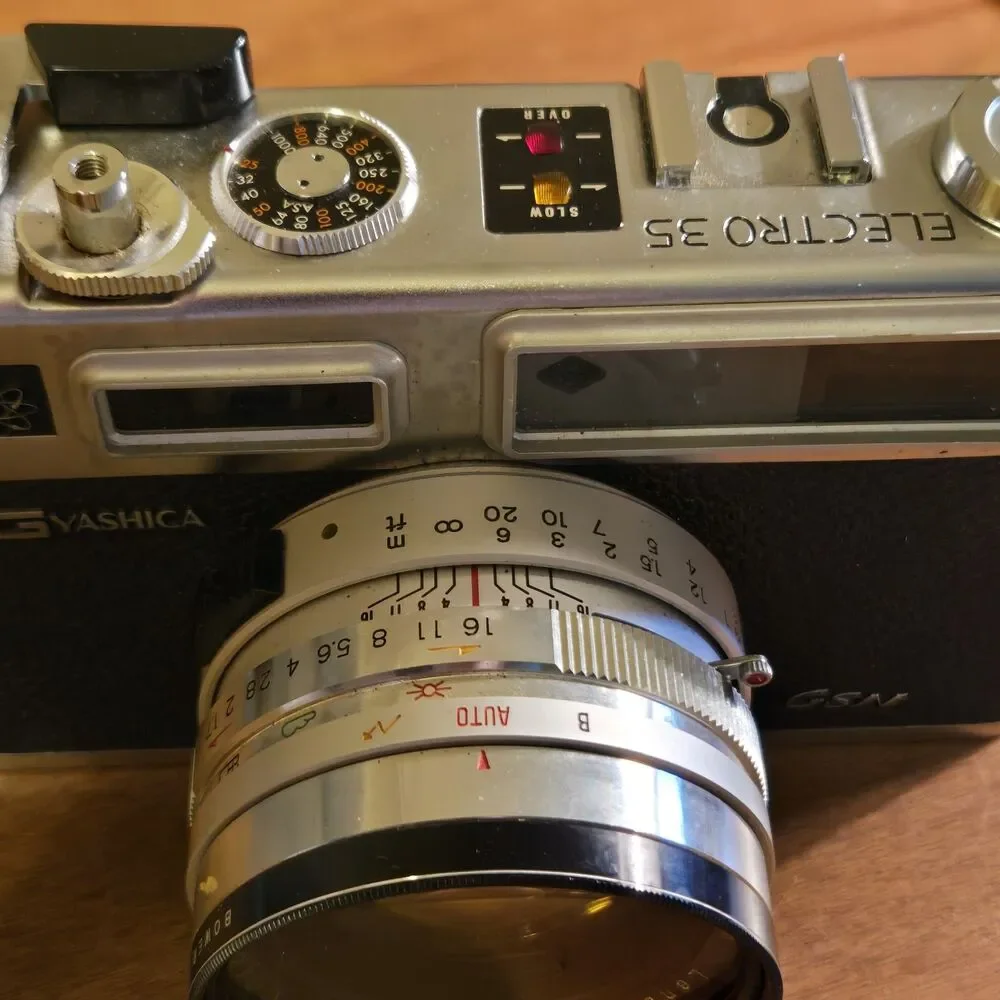 Vintage 60s Yashica Electro 35 GS Rangefinder Camera & Case